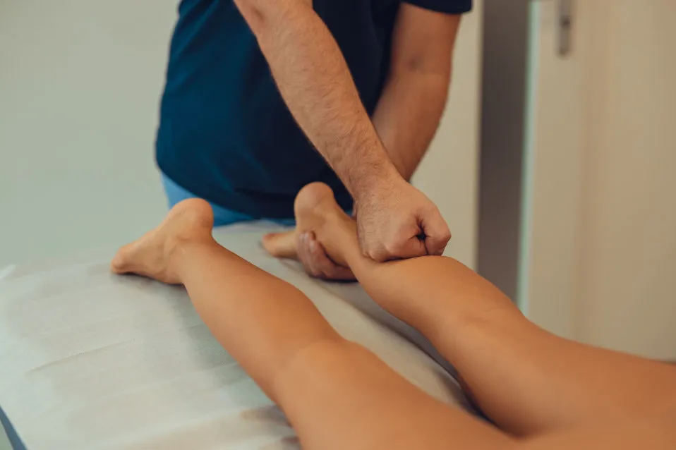 Zdjęcie Jak długo trwa rehabilitacja po złamaniu kostki i co wpływa na czas?