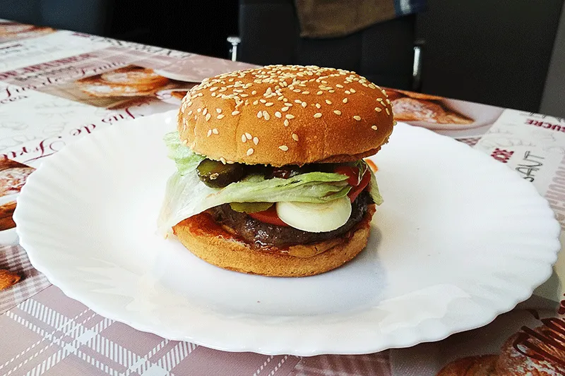 Zdjęcie Jak zrobić idealnego hamburgera wołowego - proste i smaczne przepisy