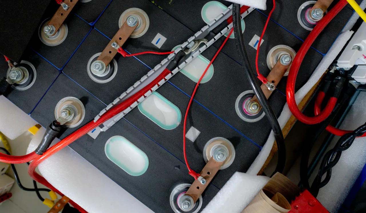 Zdjęcie Ile waży bateria do samochodu elektrycznego? Zaskakujące różnice!