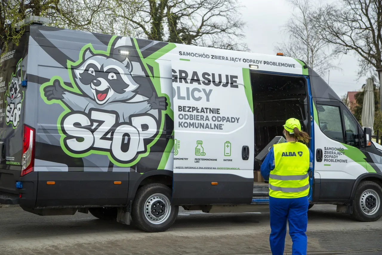 Zdjęcie Samochód który zbiera elektrośmieci z osiedla - jak go wykorzystać?