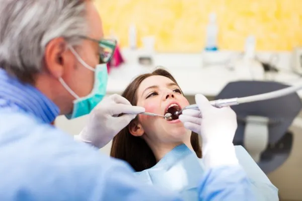 Zdjęcie Gdzie przyjmuje dentysta w niedziele? Znajdź pomoc w nagłych przypadkach
