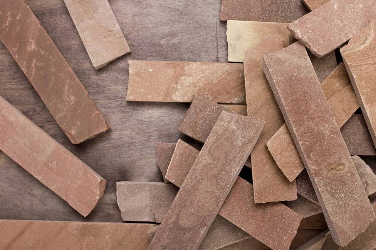 Zdjęcie Jaki klej do płytek dekoracyjnych betonowych, aby uniknąć problemów?