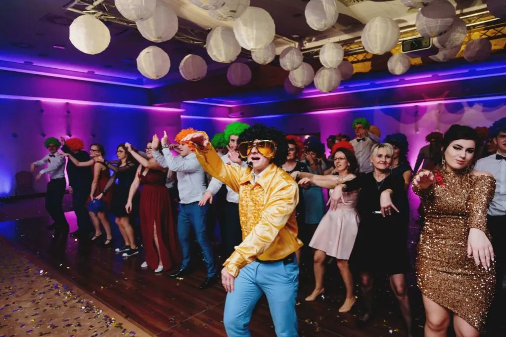 Zdjęcie Ile kosztuje DJ na studni&oacute;wkę? Sprawdź ceny i porady