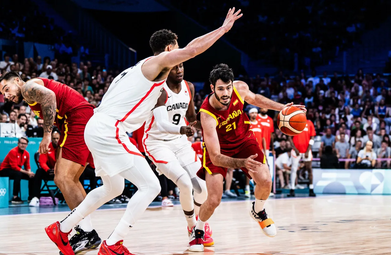 Zdjęcie Canadá elimina a España en un emocionante partido de baloncesto