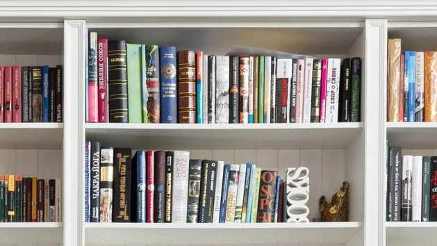 Zdjęcie Jakie podpórki do książek wybrać? Najlepsze materiały i rodzaje