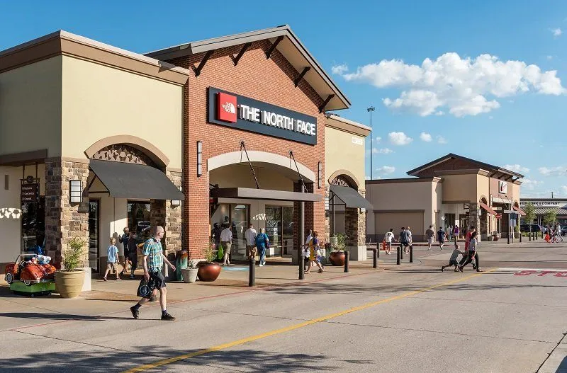 Zdjęcie Zakupy w USA: co się opłaca? Cło, VAT, outlety poradnik Ksawerego