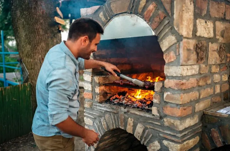 Zdjęcie Praktyczny grill z czerwonej cegły: jak uniknąć wysokich kosztów budowy