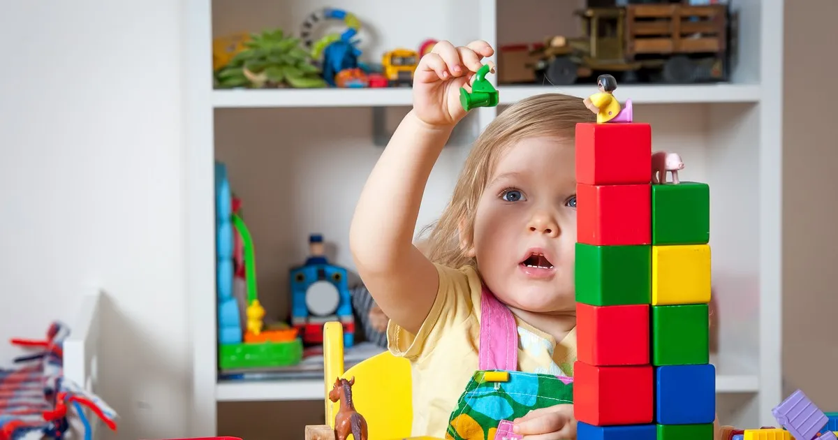 Zdjęcie Najlepsze zabawki edukacyjne dla 2 latka, które wspierają rozwój