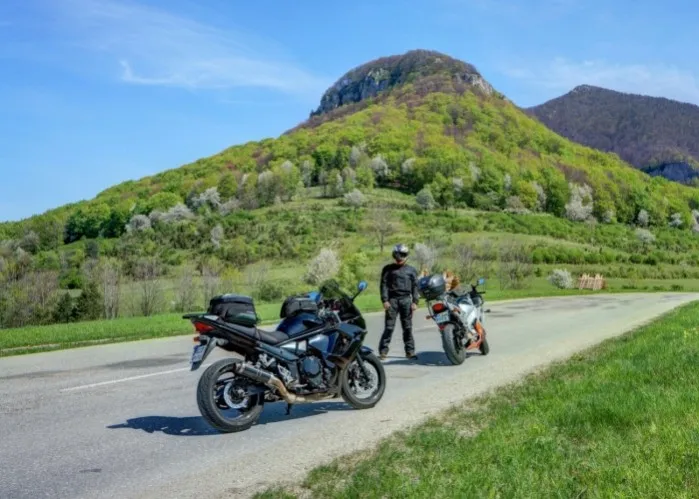 Zdjęcie Niezapomniane trasy motocyklowe w Słowacji: odkryj piękno i bezpieczeństwo