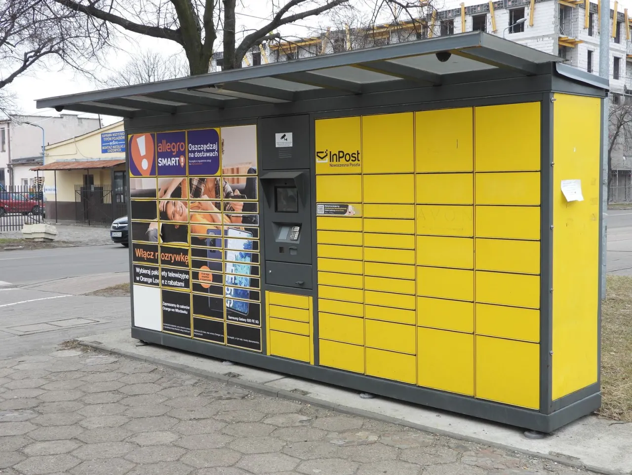 Zdjęcie Czy w paczkomatach InPost można płacić gotówką? Sprawdź, co musisz wiedzieć