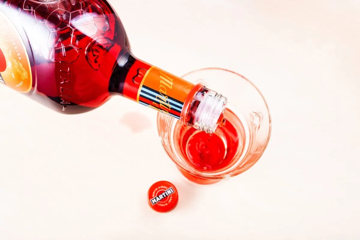 Zdjęcie Najlepsze drinki z martini czerwonym – odkryj wyjątkowe przepisy