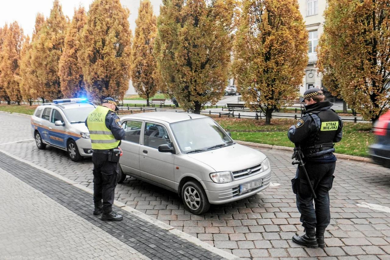 Zdjęcie Od kiedy można myć auto na myjni? Sprawdź aktualne zasady i przepisy