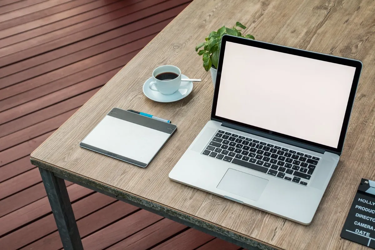 Zdjęcie 13 cali ile to cm laptop - poznaj wymiary i różnice w proporcjach