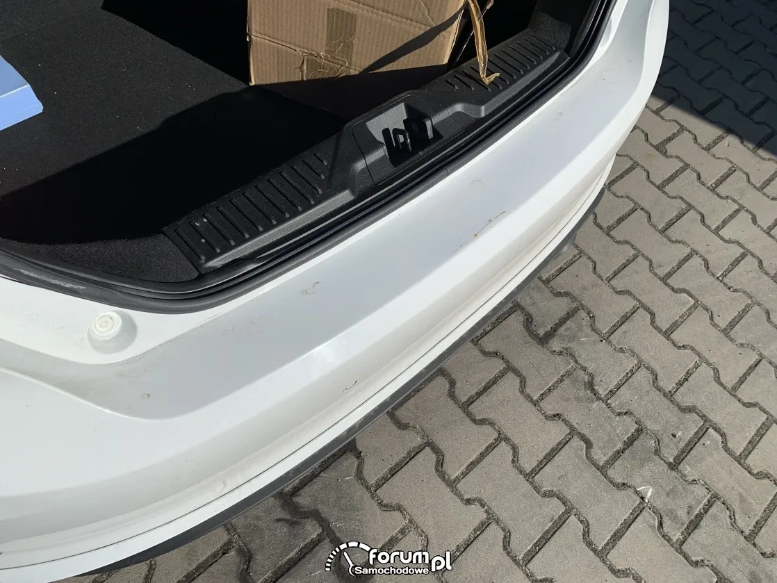Zdjęcie Jak naprawić popękany lakier na zderzaku? Poradnik krok po kroku
