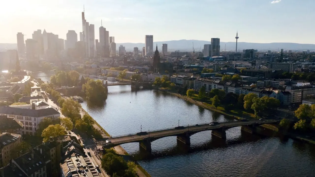Zdjęcie W jakim kraju związkowym leży Frankfurt? Odkryj tajemnice Hesji
