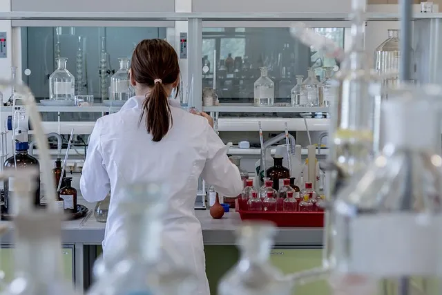Zdjęcie Praca w laboratorium jakie studia? Odkryj najlepsze kierunki edukacji