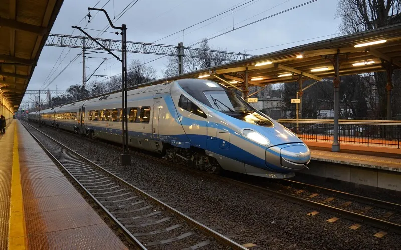 Zdjęcie Pendolino jakie oznaczenie – poznaj szczegóły i zmiany w wagonach