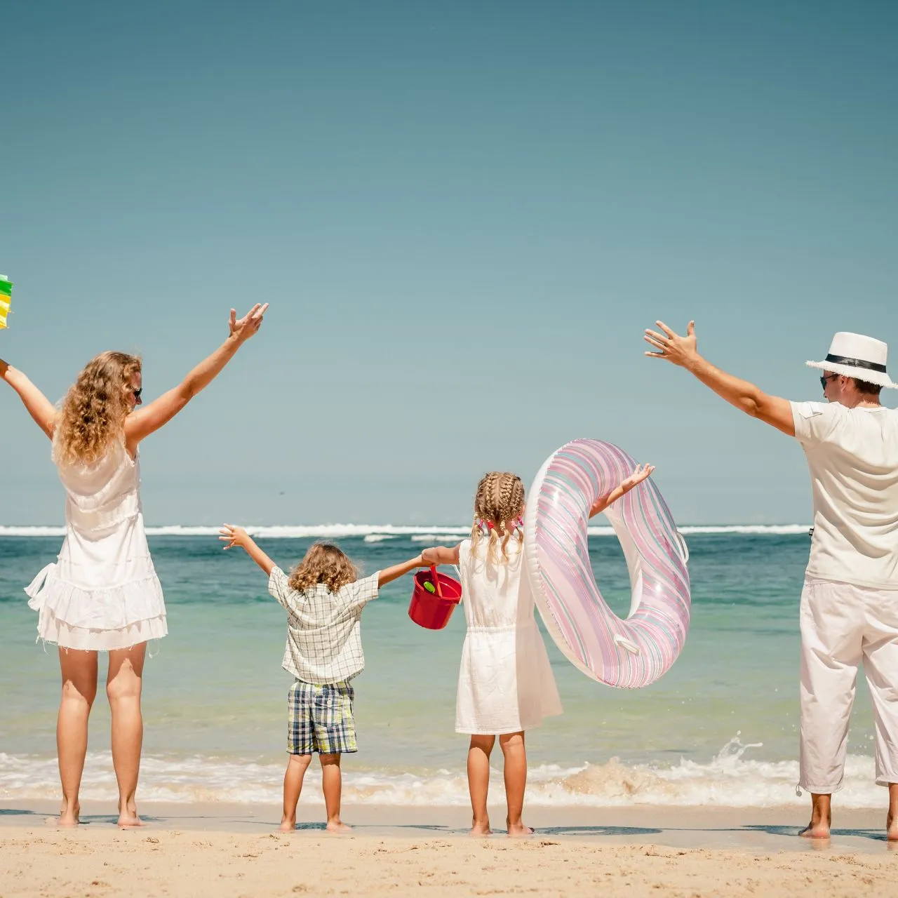 Zdjęcie Vacaciones baratas con niños: ahorra en diversión familiar y aventuras