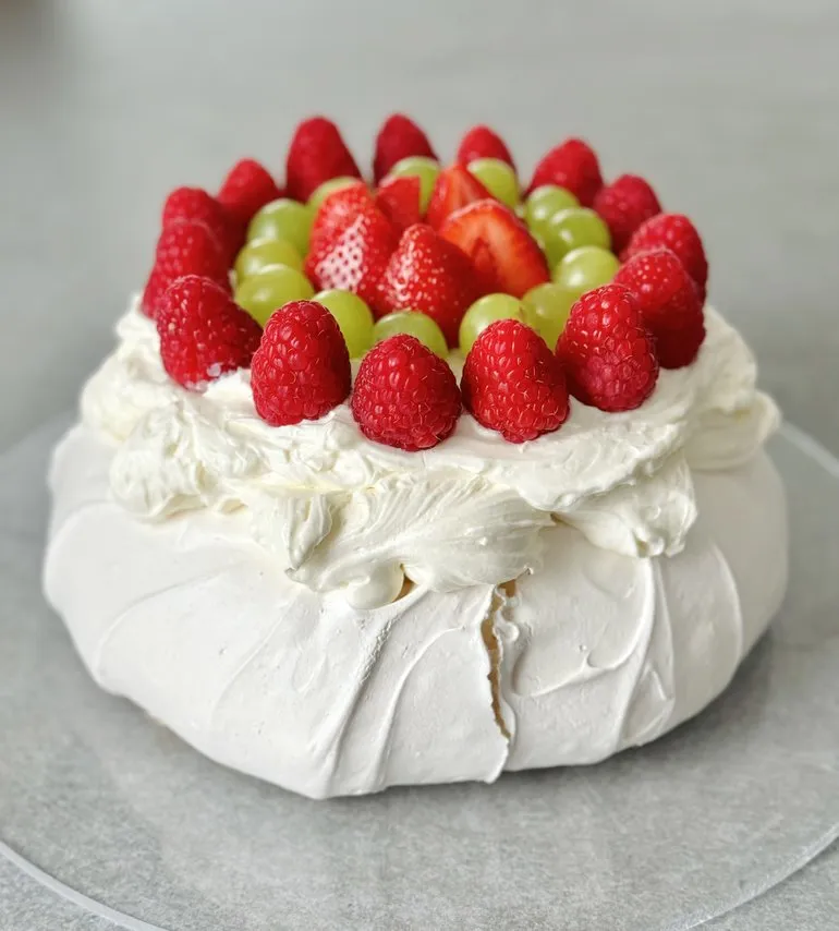 Zdjęcie Ile kalorii ma beza Pavlova? Zaskakujące różnice w kaloryczności