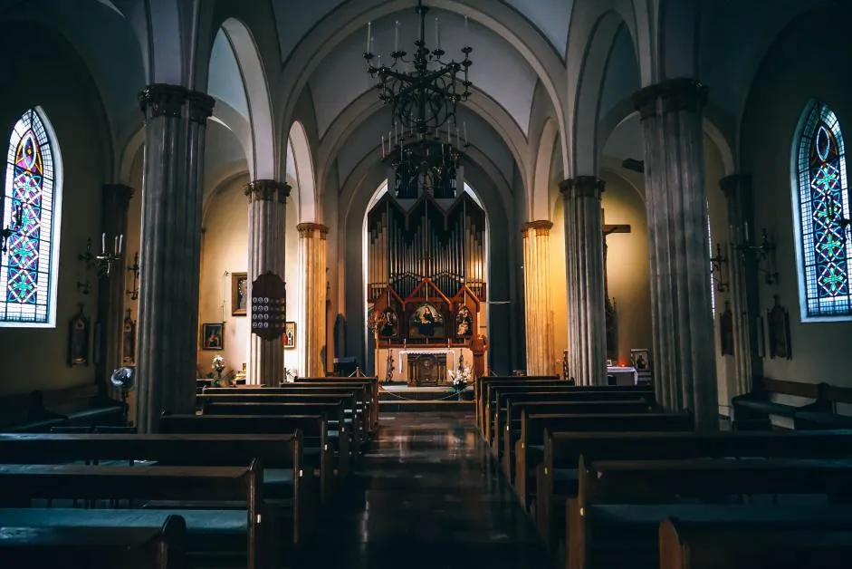 Zdjęcie Czy kościół musi płacić podatek od darowizn - poznaj zasady opodatkowania