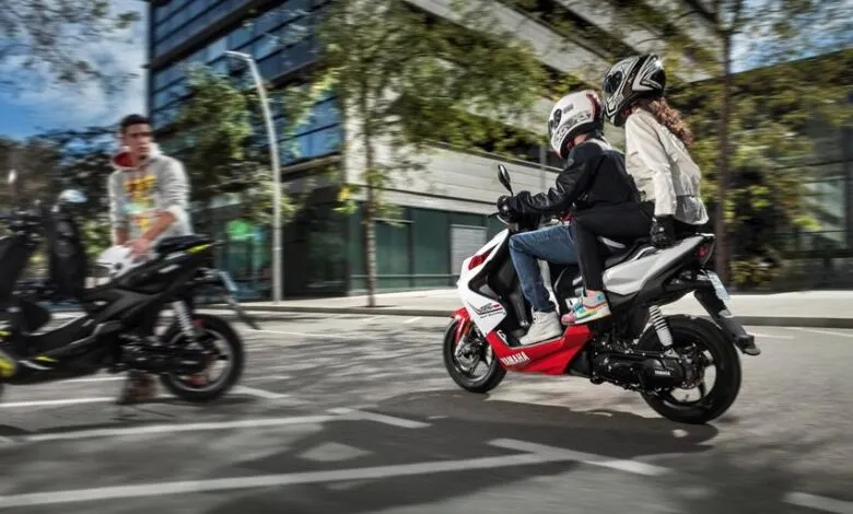 Zdjęcie Czy motorowerem można jeździć bez prawa jazdy? Sprawdź, co grozi za jazdę bez uprawnień