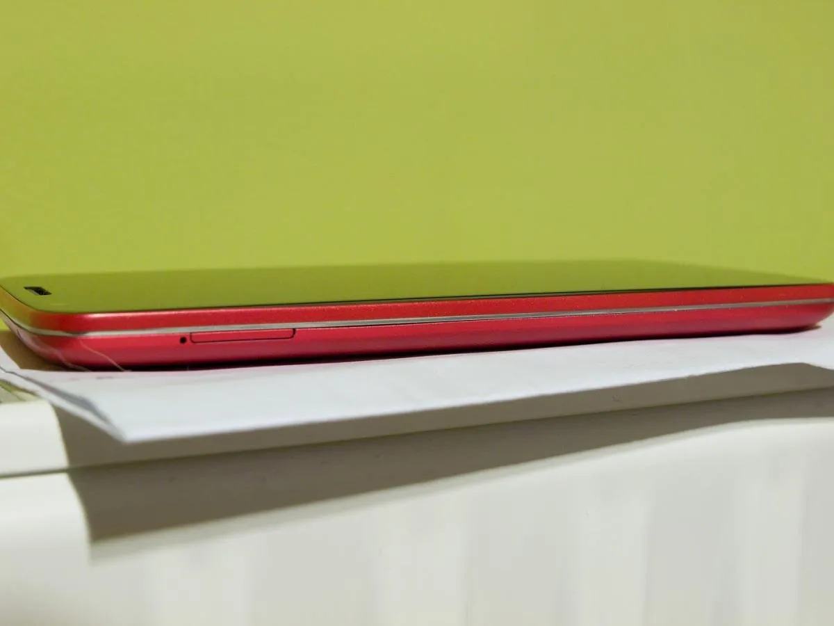 Zdjęcie Jak naprawić odklejający się ekran smartfona bez zbędnych kosztów