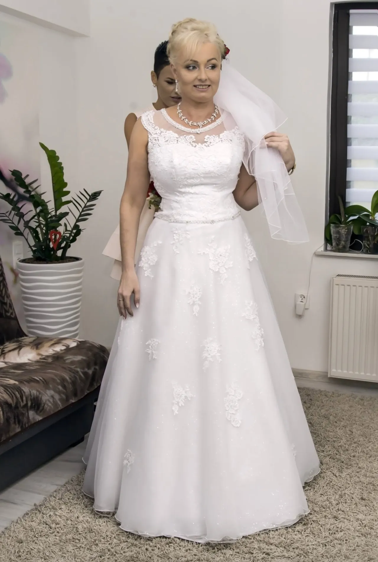Zdjęcie Jaka suknia ślubna dla rozmiaru 42, aby wyglądać olśniewająco?