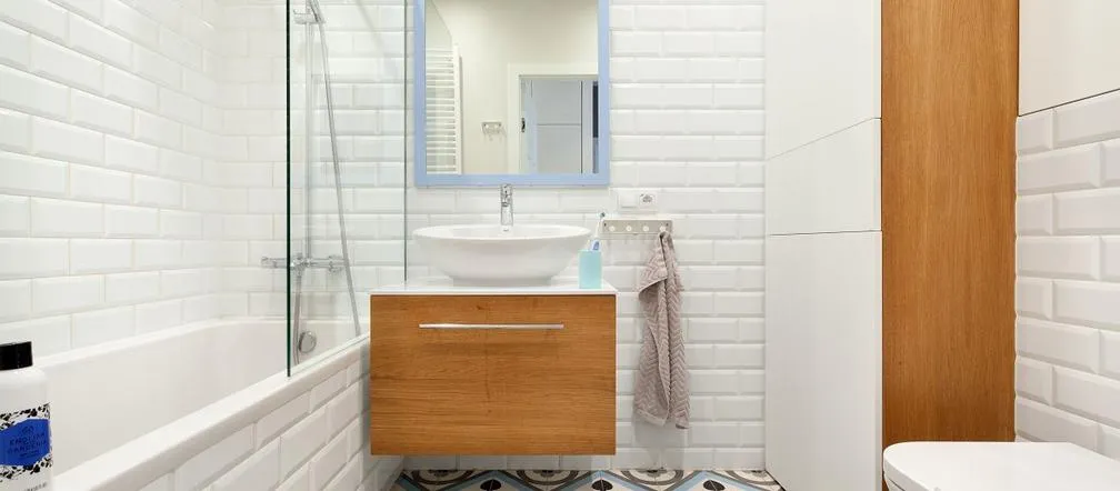 Zdjęcie Jak pomalować glazurę: uniknij najczęstszych błędów i ciesz się efektem