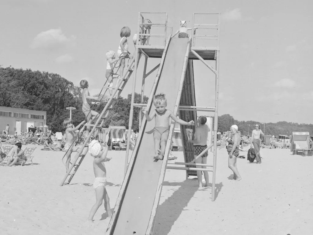 Zdjęcie Plac zabaw kiedy: zaskakująca historia i początki ich powstawania