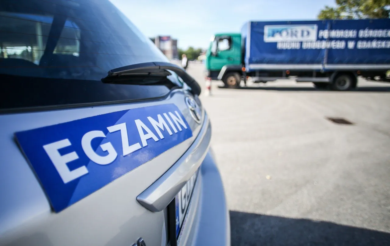 Zdjęcie Czy osoby niesłyszące mogą mieć prawo jazdy? Ograniczenia i wymagania
