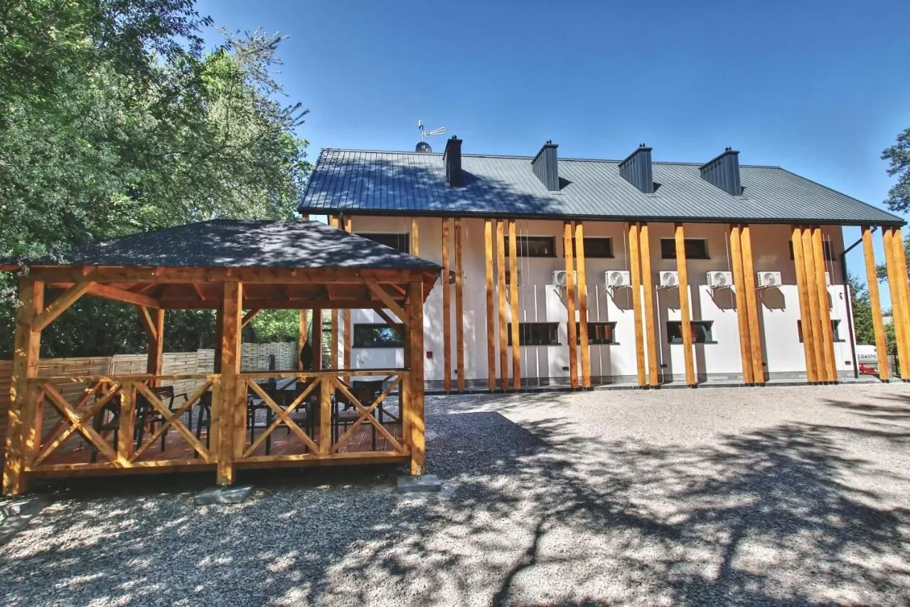 Zdjęcie Skansen Forest - idealne miejsce na wypoczynek z rodziną i zwierzętami