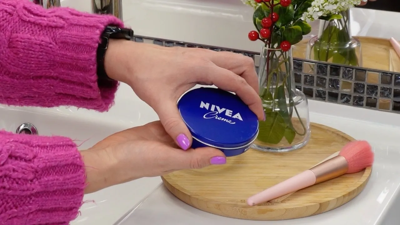 Zdjęcie Czy krem Nivea zatyka pory? Odkryj prawdę o jego składzie