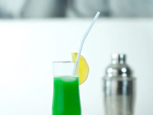 Zdjęcie Najlepszy przepis na drink z Żabki - Zielona Żabka w Twoim domu