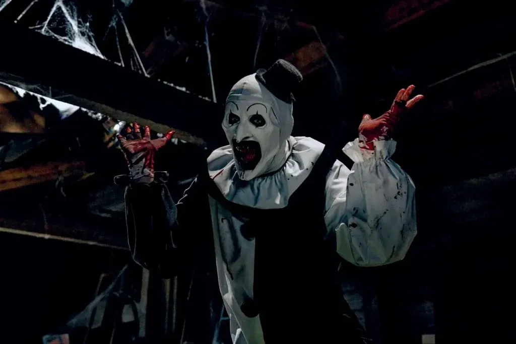 Zdjęcie Terrifier 3: Brutalna recenzja filmu, który szokuje widzów