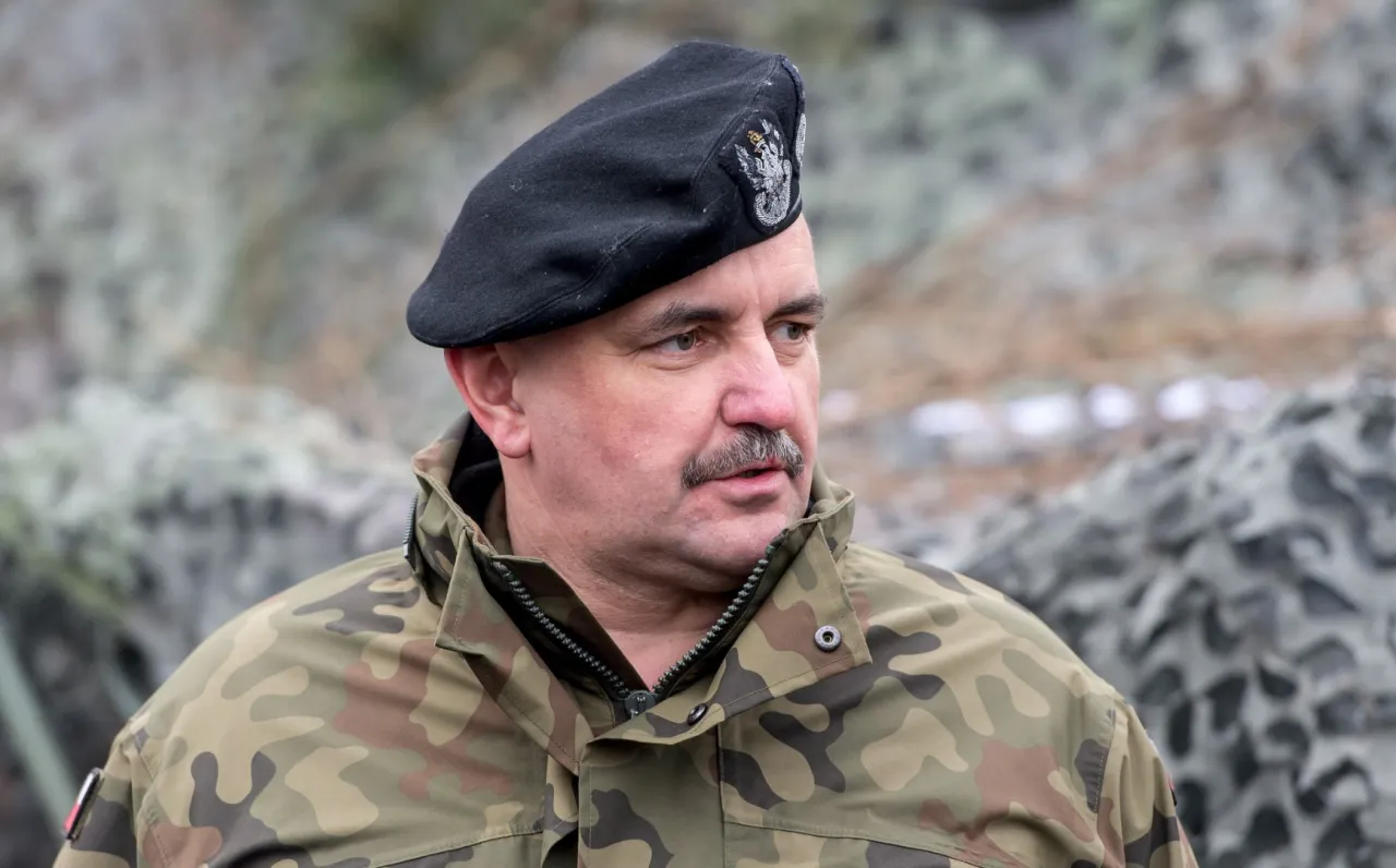 Zdjęcie Generał Jarosław Mika - kluczowe fakty o karierze i osiągnięciach
