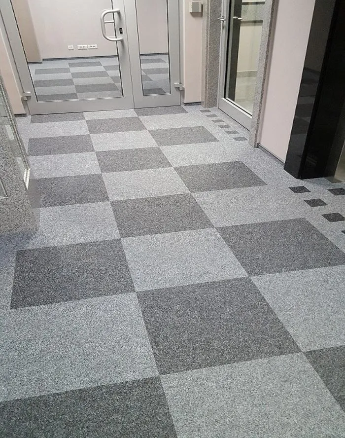 Zdjęcie Profesjonalne układanie kostki podłogowej krok po kroku. Uniknij kosztownych błędów!