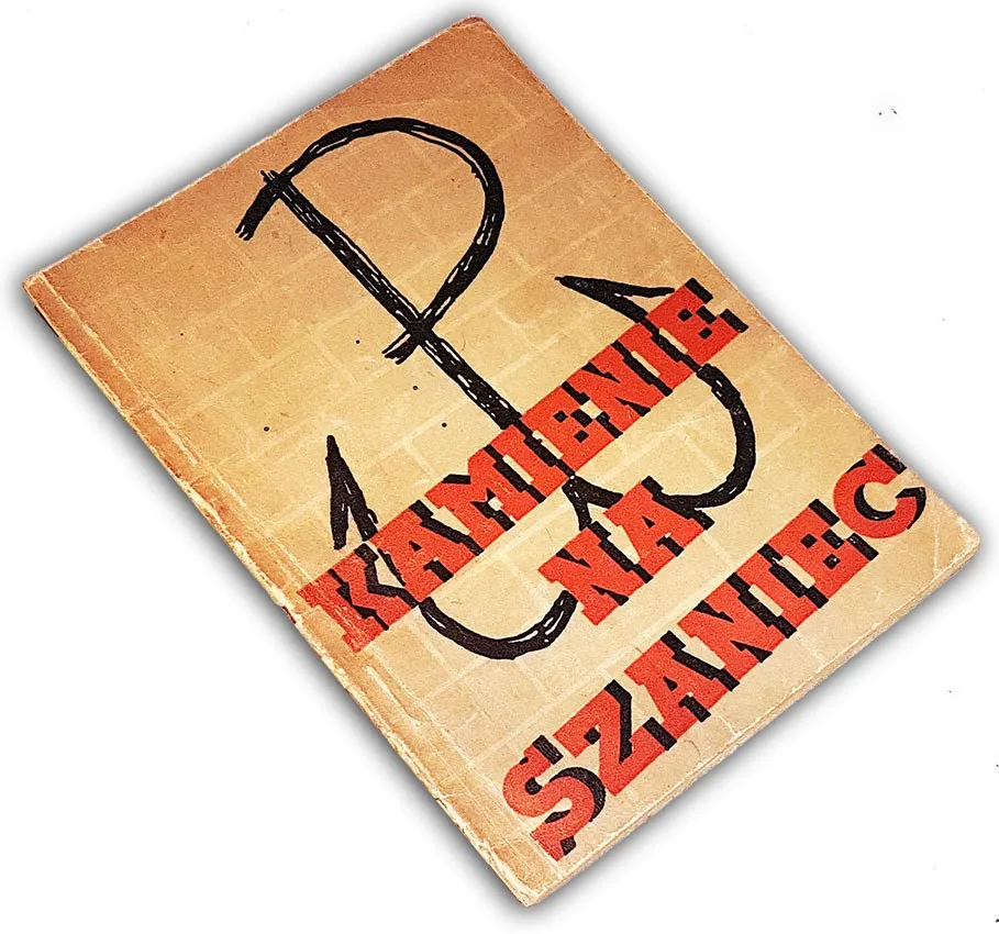 Zdjęcie Ile stron ma książka Kamienie na szaniec? Zaskakujące różnice w wydaniach