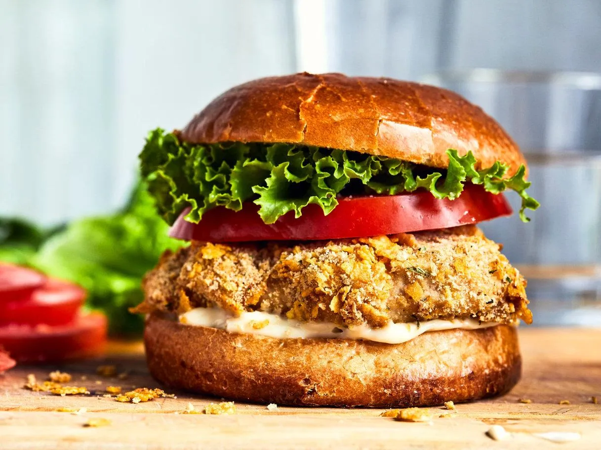 Zdjęcie Burger au poulet maison: la recette juteuse et croustillante parfaite
