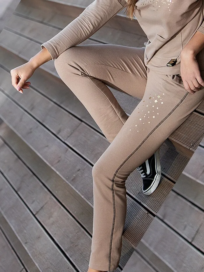 Zdjęcie Eleganckie spodnie z dzianiny - styl, komfort i idealne dopasowanie