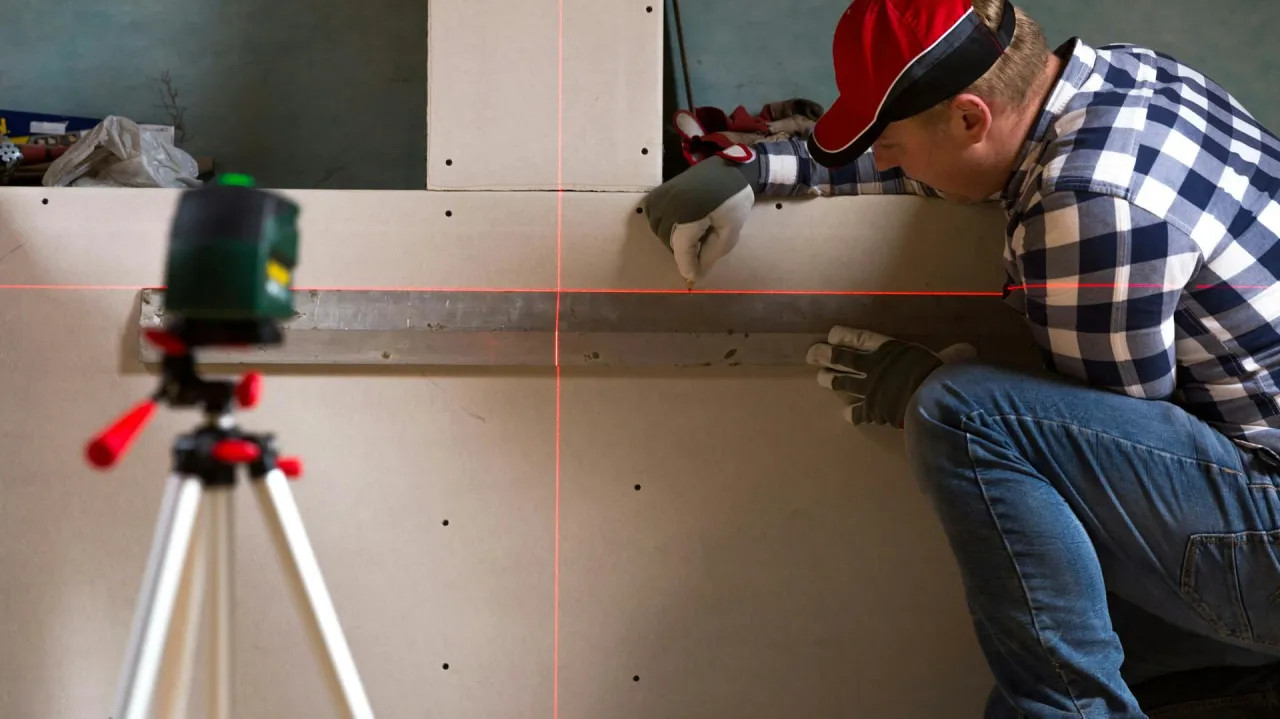 Zdjęcie Jak działa poziomica - poznaj mechanizmy i zastosowanie w budownictwie