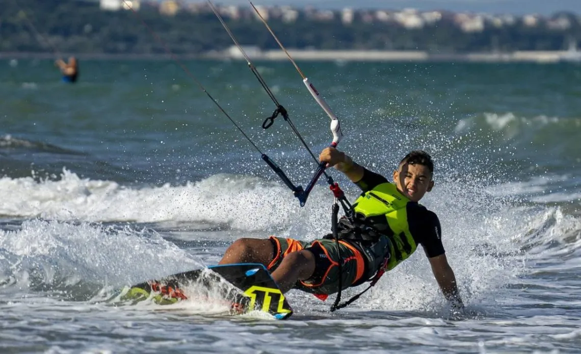 Zdjęcie Jak zacząć kitesurfing: kluczowe informacje dla początkujących sportowców