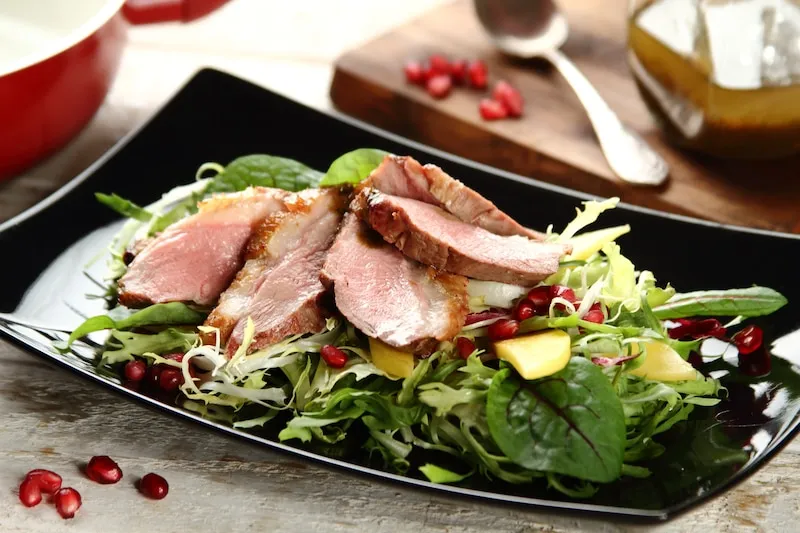 Zdjęcie Jaką sałatkę do kaczki wybrać, aby podkreślić jej smak?