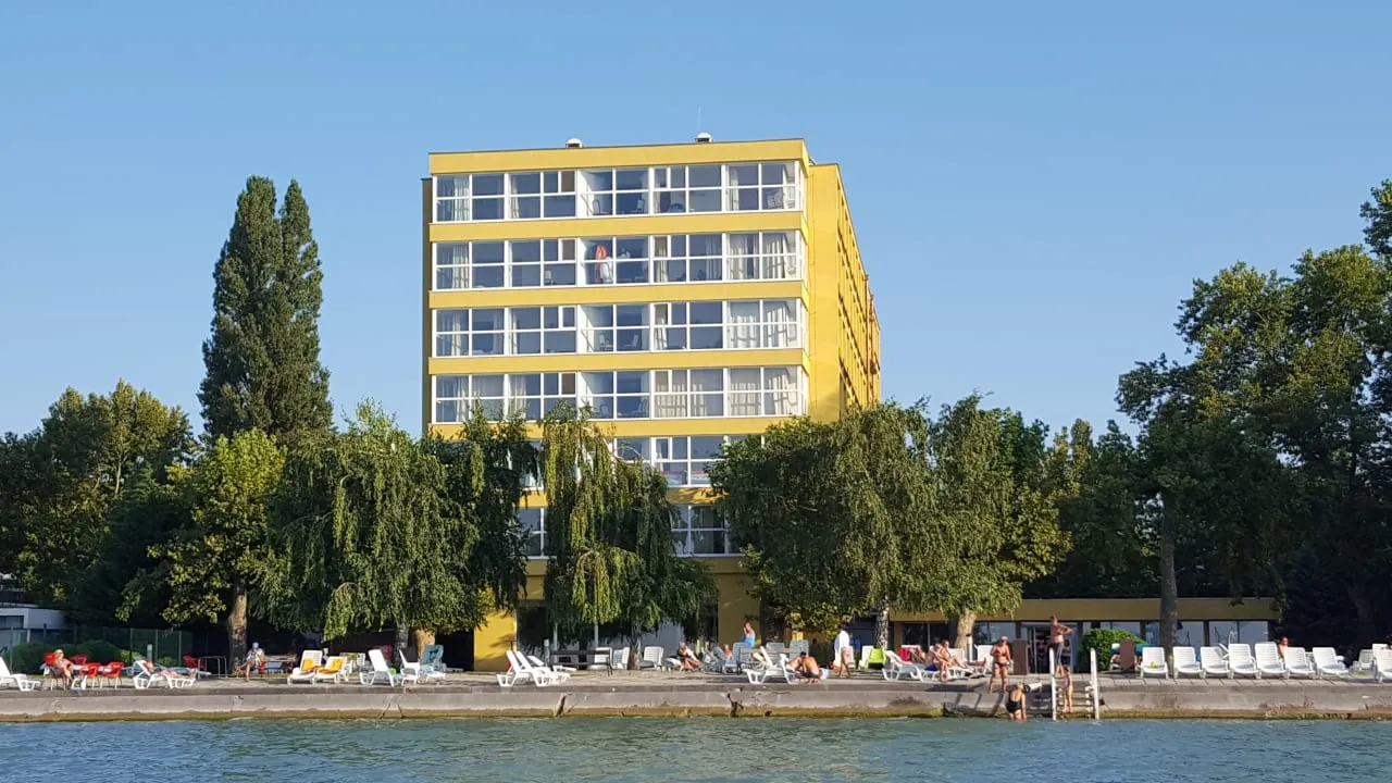 Zdjęcie Hotel Lido Retro Balaton - Komfortowe pokoje i atrakcje w pobliżu