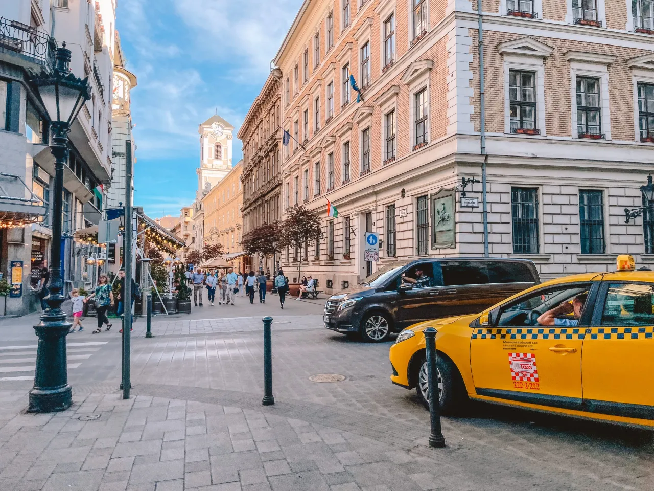 Zdjęcie Jaka jest waluta w Budapeszcie? Uniknij kosztownych błędów w podróży
