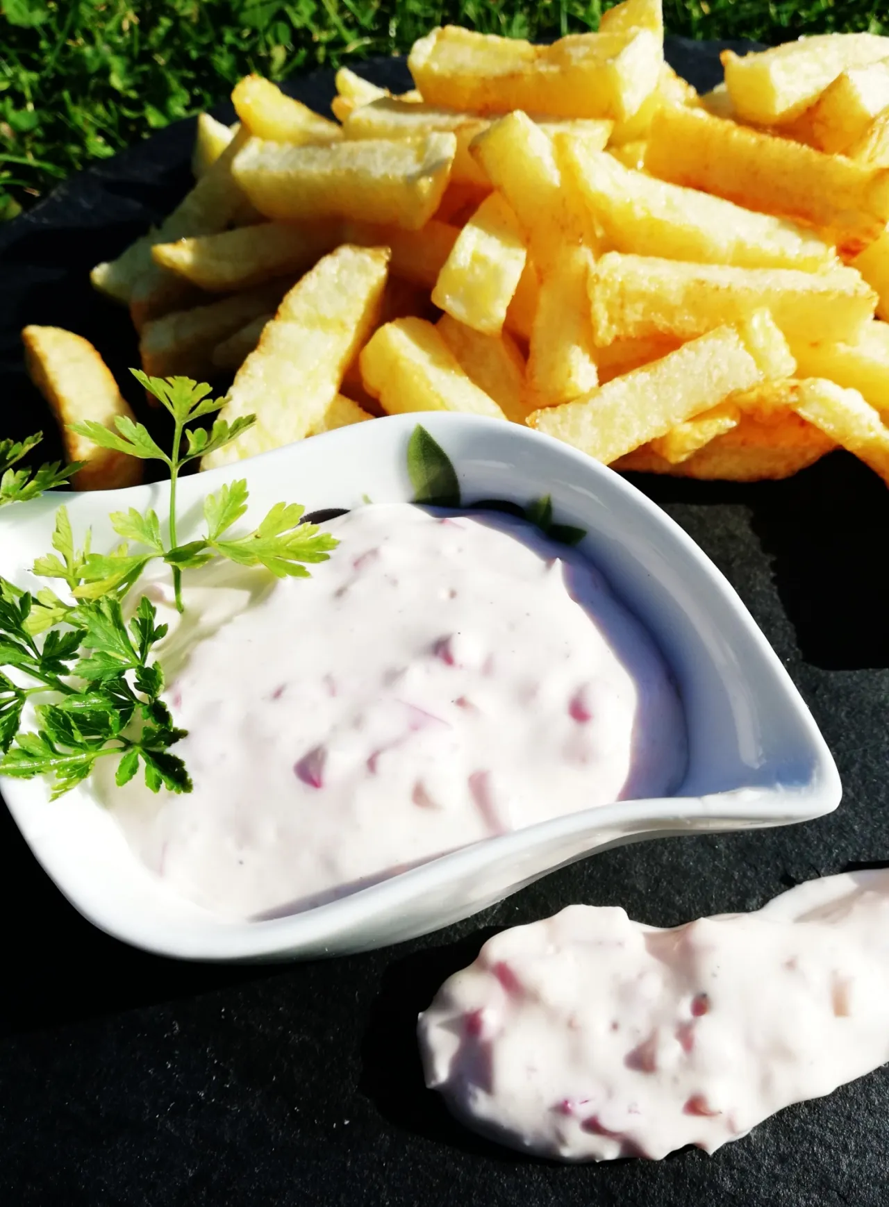 Zdjęcie Jaki sos do frytek? Odkryj pyszne przepisy na wyjątkowe smaki