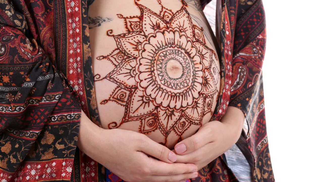 Zdjęcie Ile kosztuje tatuaż henna? Ceny, porady i tajniki oszczędności