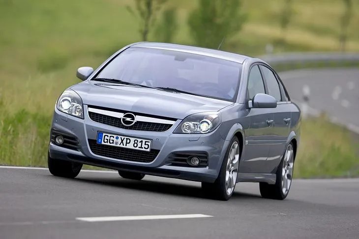 Zdjęcie Gdzie są bezpieczniki w Opel Vectra C? Odkryj ich lokalizacje i funkcje