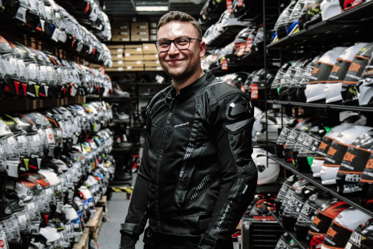 Zdjęcie Jak wybrać idealną kurtkę motocyklową na lato? Porady i najważniejsze cechy