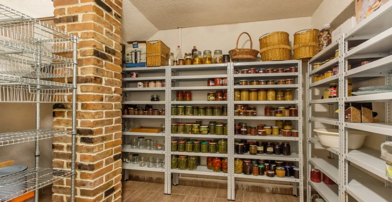 Zdjęcie Jak urządzić piwnicę w bloku, by uniknąć chaosu i zyskać przestrzeń