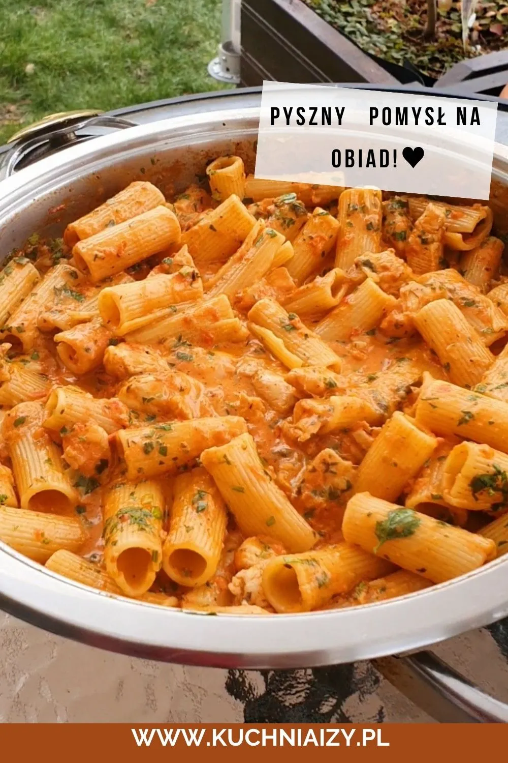 Zdjęcie Makaron penne z kurczakiem w sosie pomidorowym - prosty przepis na obiad